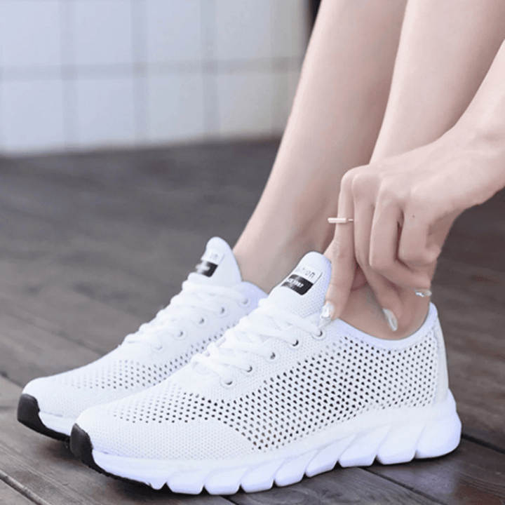 "Chaussures orthopédiques modernes pour femmes, confort respirable, design élégant, couleurs : Blanc, Noir, Rose."