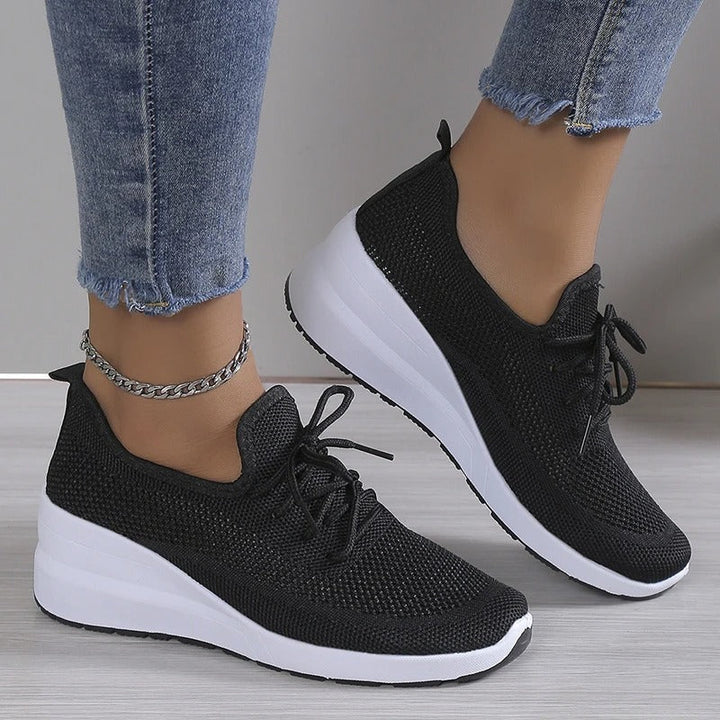 "Chaussures orthopédiques pour femmes Isabelle, confortables et légères, avec semelle antidérapante et tissu extensible."