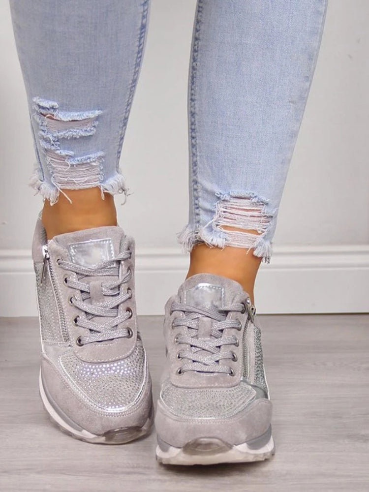 Chaussures orthopédiques Tamara beige chic pour femmes, confort optimal et style décontracté pour toutes occasions.