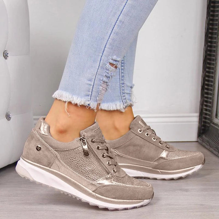 Chaussures orthopédiques Tamara beige chic pour femmes, confort optimal et style décontracté pour toutes occasions.