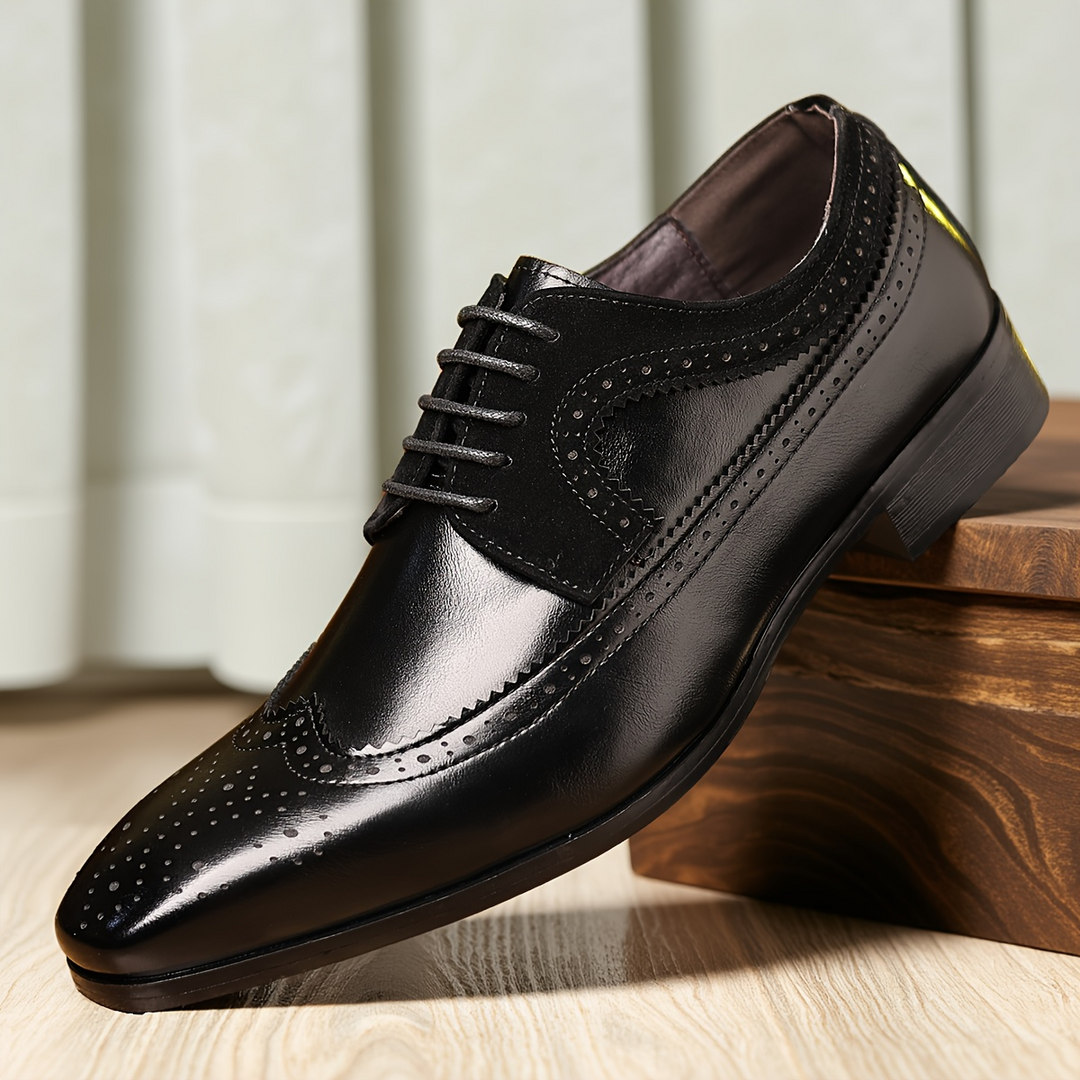 Chaussures Oxford professionnelles pour hommes, design perforé élégant, parfaites pour un look formel au travail.