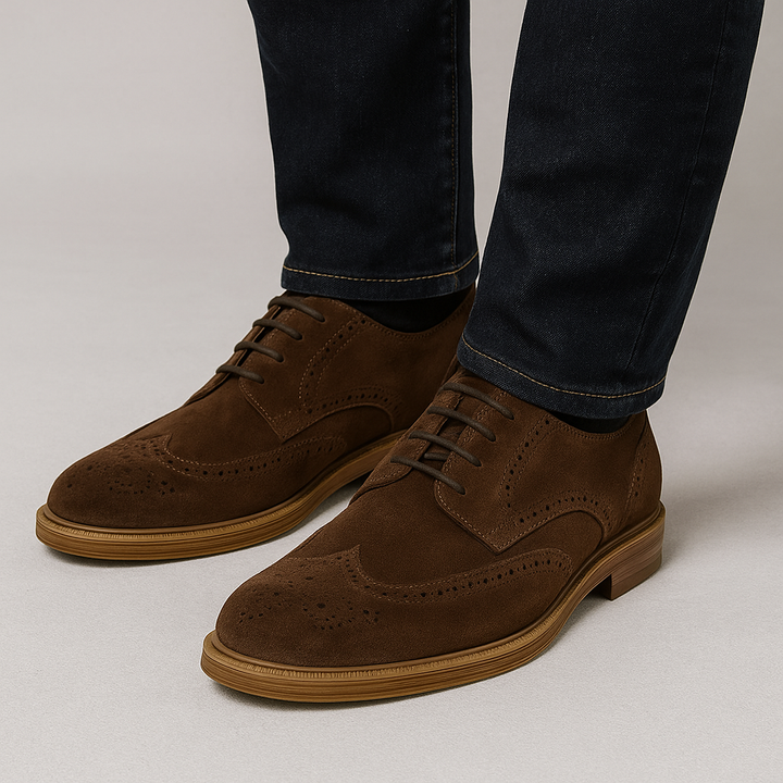 Chaussures Oxford classiques pour hommes, élégantes, idéales pour tenue habillée ou décontractée, style vintage.