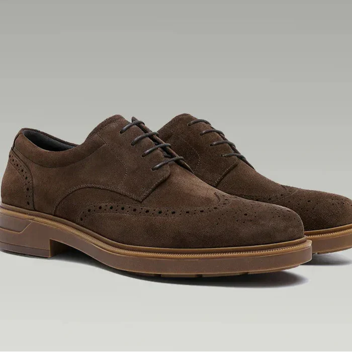 Oxford confortables pour hommes, couleur marron, parfaites pour le bureau ou un look décontracté chic, polyvalentes.