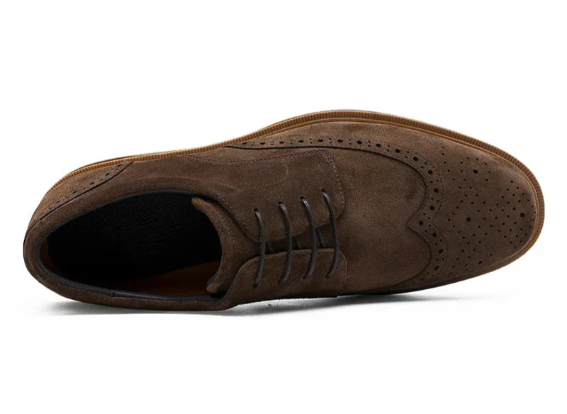 Chaussures Oxford homme style vintage, cuir marron foncé, parfaites pour l'automne, allient élégance et confort.