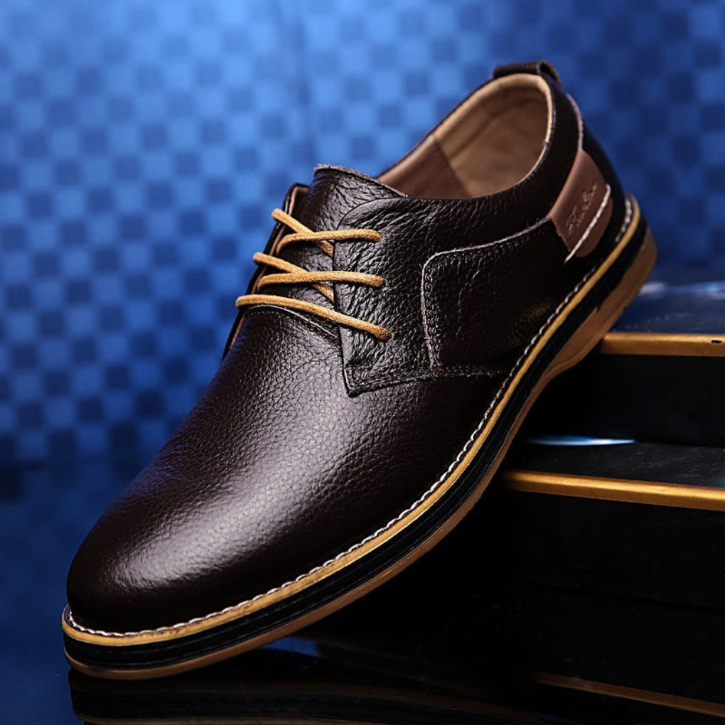 "Chaussures Oxford en cuir pour hommes, élégantes et confortables, couleur marron, idéales pour tenues formelles."