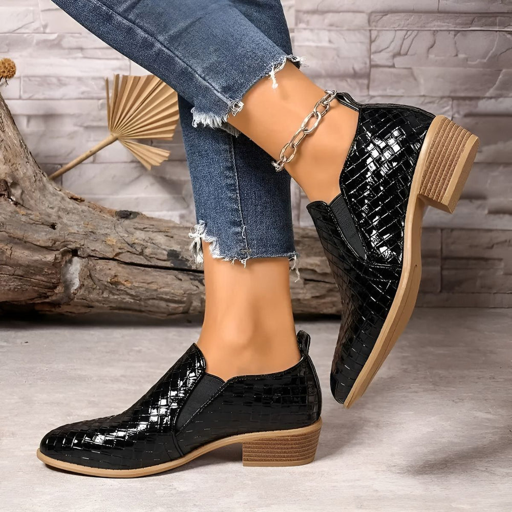 Oxford femme beige à enfiler, talon bloc confortable. Style chic et polyvalent pour toutes occasions.