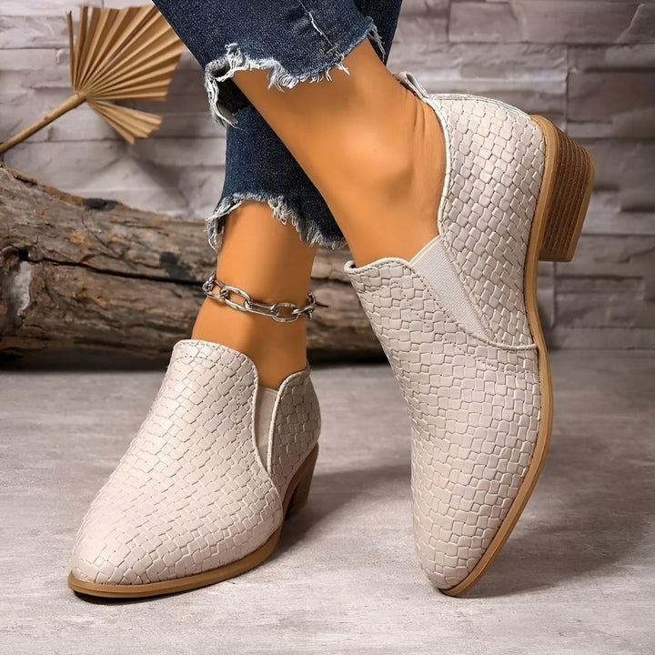 Chaussures femme confortables Oxford à talon bloc élégant. Parfaites pour un style chic et polyvalent.