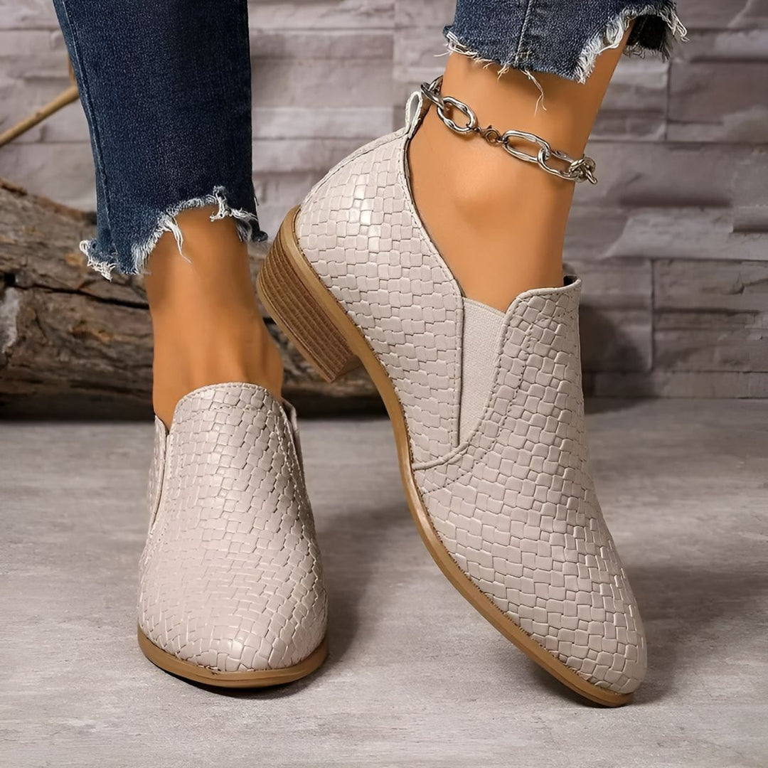 Oxford femme marron à talon bloc, design élégant et confort optimal. Un incontournable polyvalent.