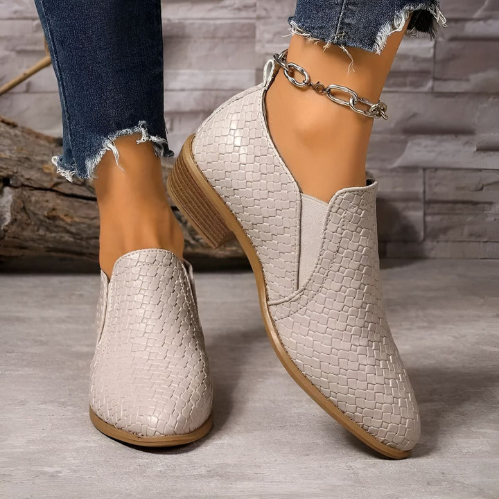 Oxford femme marron à talon bloc, design élégant et confort optimal. Un incontournable polyvalent.