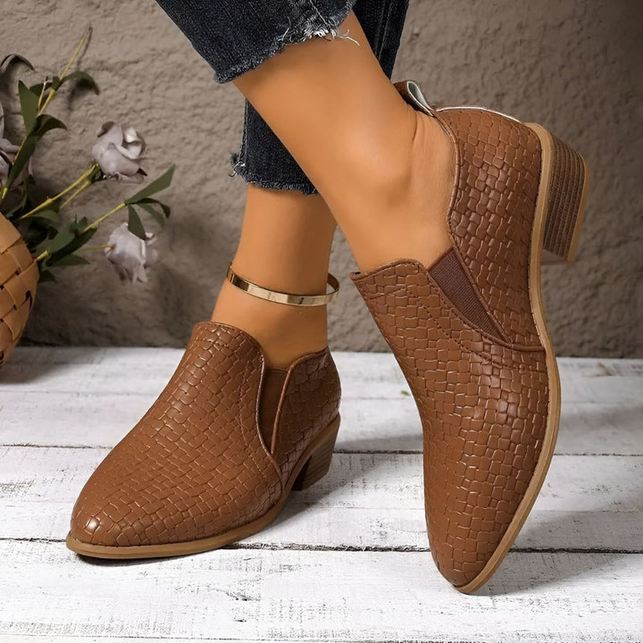 Oxford femme chic à talon bloc brun, confortables et faciles à enfiler. Idéales pour un look habillé.
