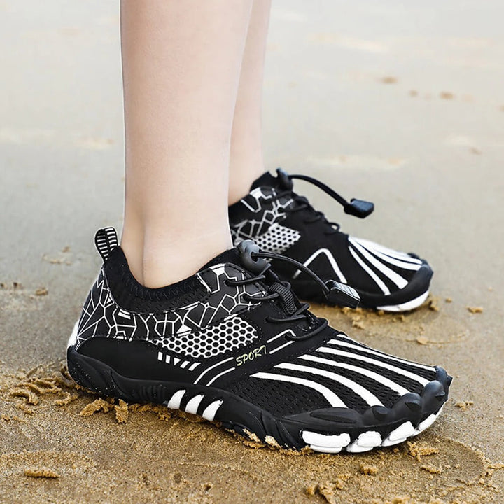 Chaussures de sport pieds nus pour garçons et filles, parfaites pour l'aventure en plein air et les explorations estivales.