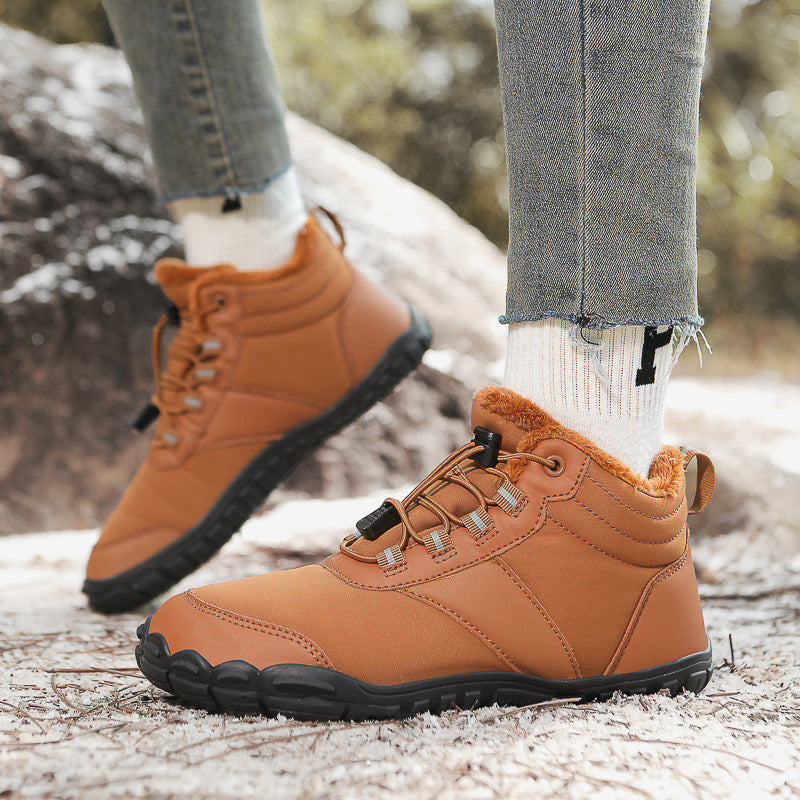 Chaussures de randonnée hivernales souples, imperméables et chaudes. Parfaites pour explorer la neige en confort.