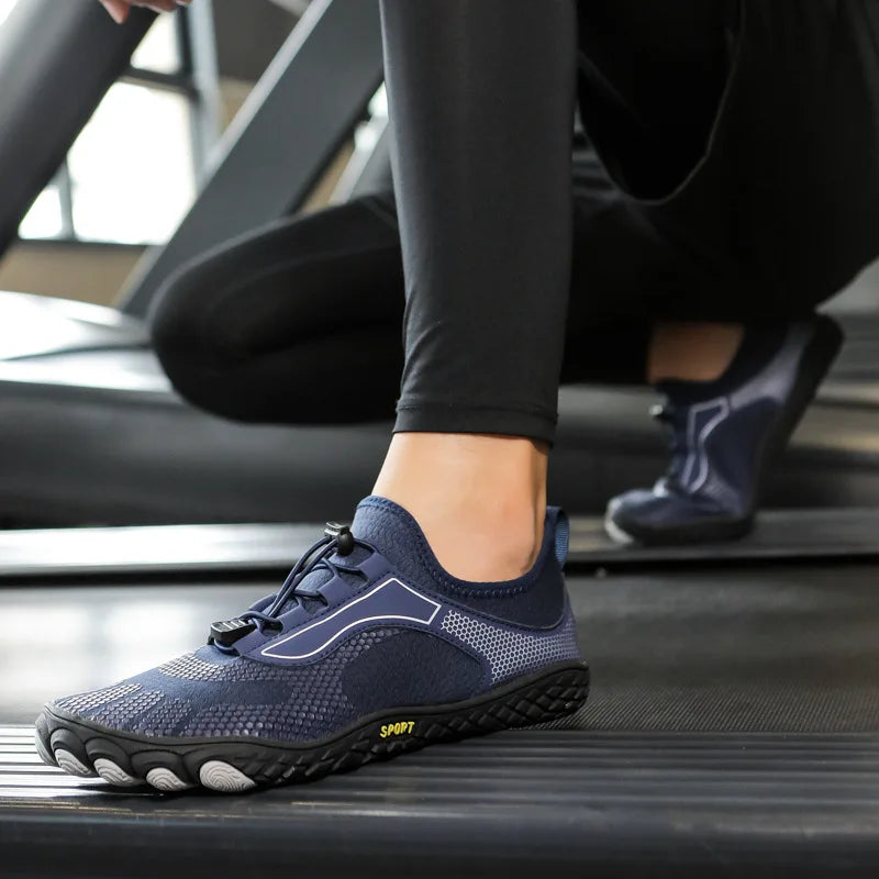 Paire de chaussures ORTHOPECA antidérapantes offrant une protection optimale et le confort d'une sensation pieds nus.