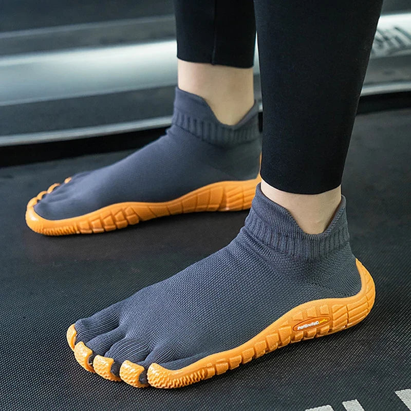 Confort optimal avec ces chaussures pieds nus minimalistes unisexes, favorisant le mouvement naturel pour le sport et la maison.