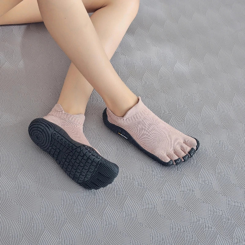 Chaussures aquatiques pieds nus unisexes, idéales pour la plage ou la piscine, offrant légèreté, souplesse et séchage rapide.