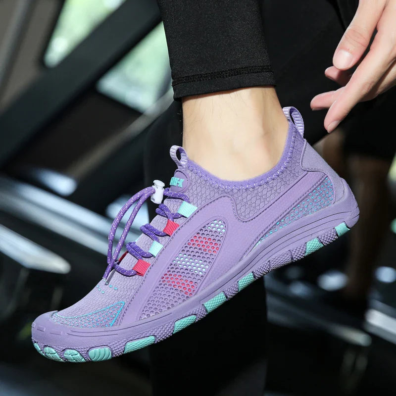 Espace large pour orteils des chaussures VitaSole, favorisant le mouvement naturel du pied.