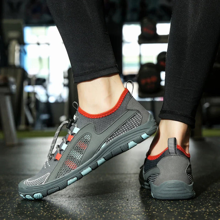 Texture respirante des chaussures VitaSole, idéales pour sport et activités aquatiques, séchage rapide.