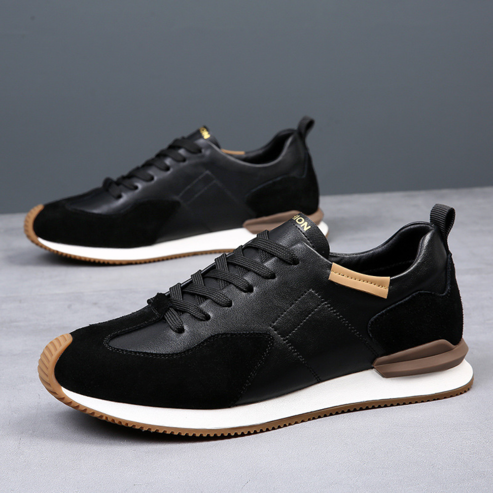 "Chaussures pour hommes noires, élégantes, respirantes, vue de profil, design intemporel et confort supérieur."
