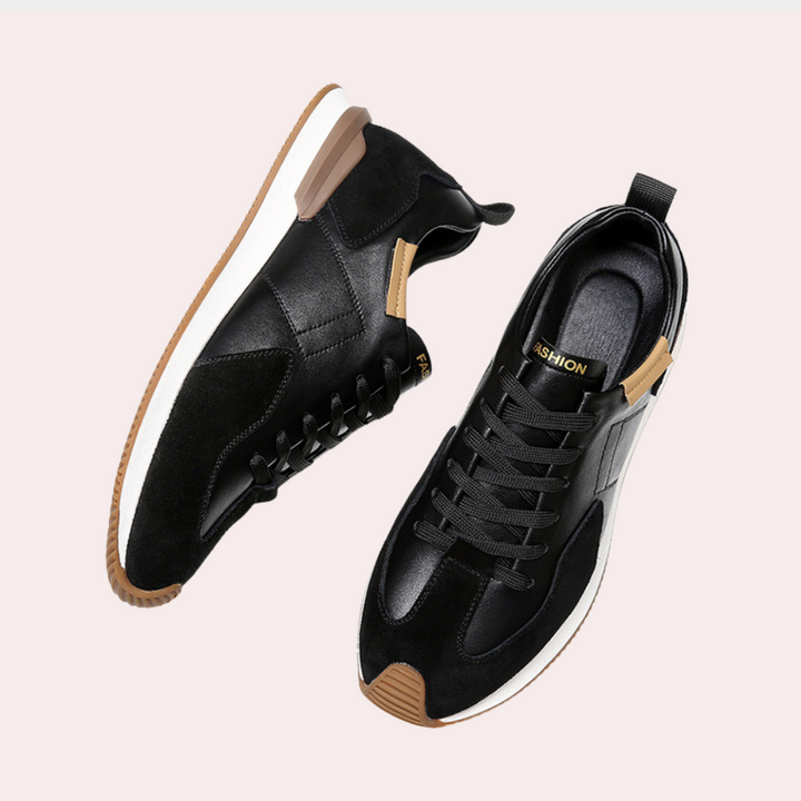 "Chaussures pour hommes noires, élégantes, respirantes, vue de profil, design intemporel et confort supérieur."