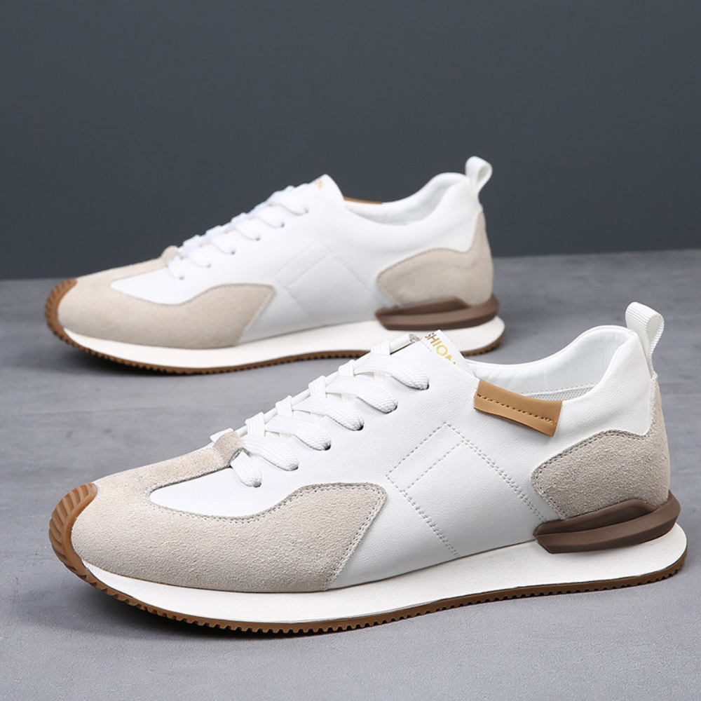 "Chaussures pour hommes noires, élégantes, respirantes, vue de profil, design intemporel et confort supérieur."
