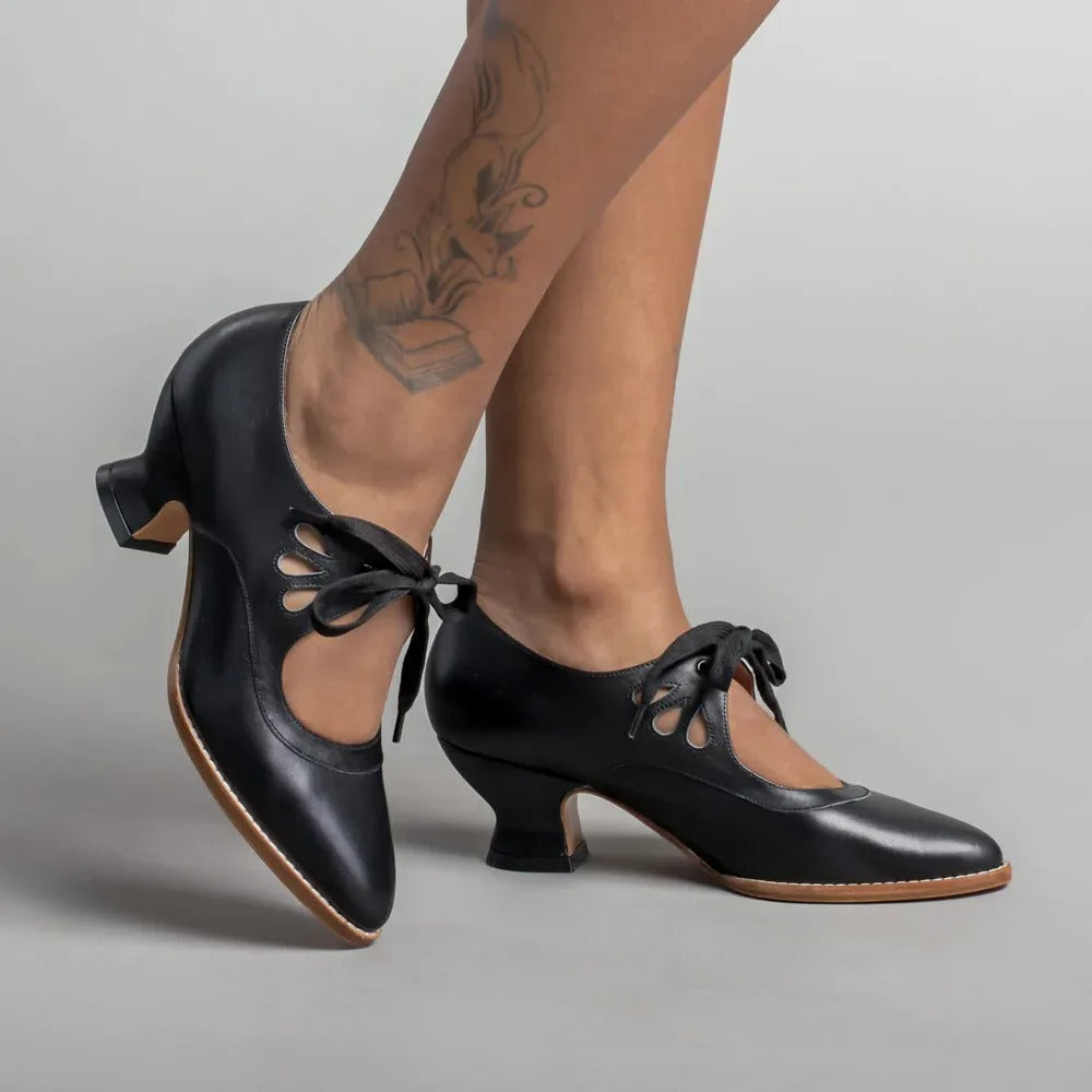 Chaussures féminines rétro à talon bas, élégance intemporelle et confort assuré tout le jour.