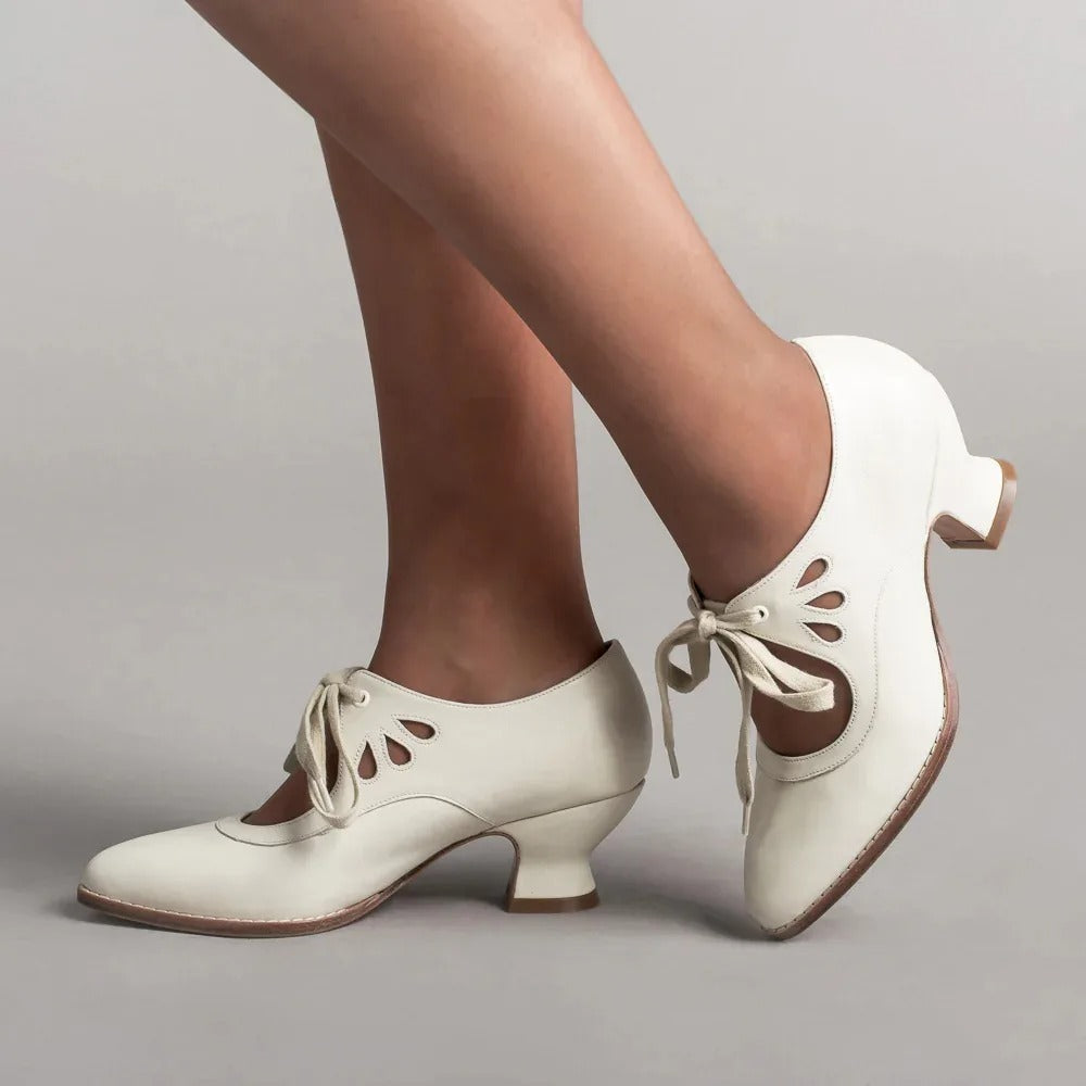 Escarpins femme confortables, style vintage, talon bas idéal pour usage quotidien.