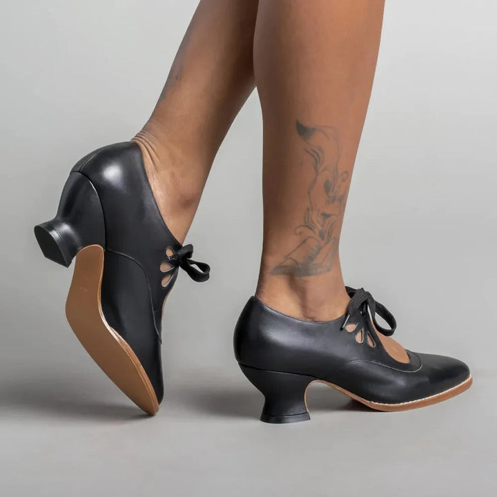 Escarpins élégants, talon bas, style vintage, mode féminine pour toutes les occasions.