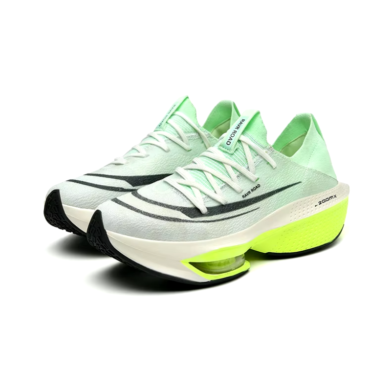 Chaussures running femme légères et respirantes. Design aéré, semelle amortissante pour course rapide et confortable.