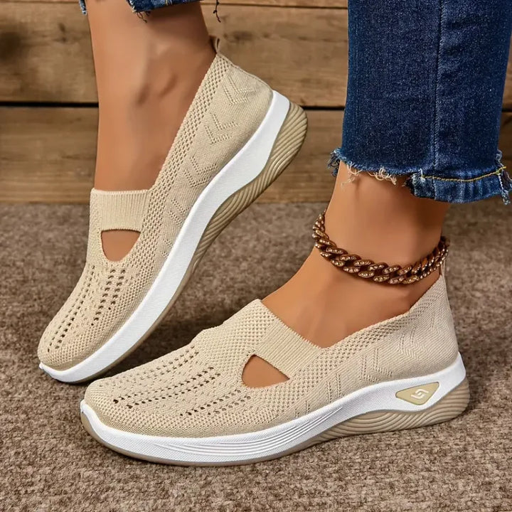 Chaussures slip-on confort femme, légères et respirantes, parfaites pour le quotidien et la marche.