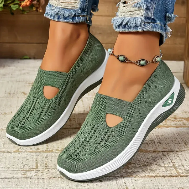 Chaussures confort femme sans lacets, design moderne et légères, idéales pour toutes les occasions décontractées.