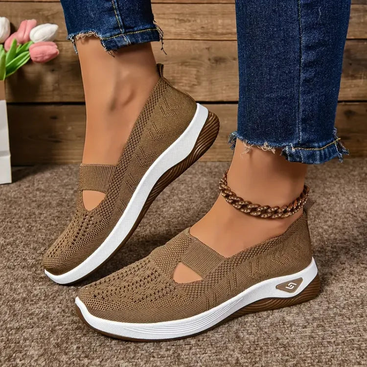 Chaussures plates décontractées femme, style slip-on, idéales pour un confort toute la journée.