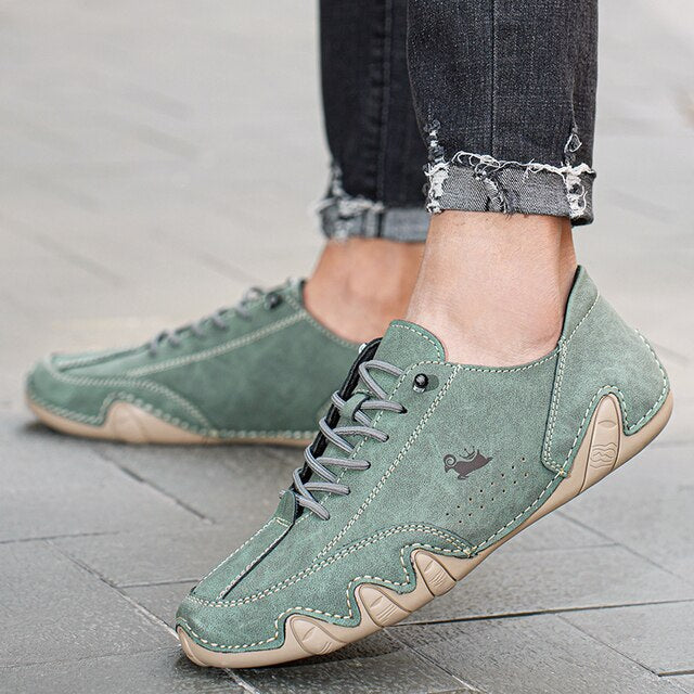 Chaussures unisexes confortables. Modèle élégant et moderne.  Semelles souples et respirantes.