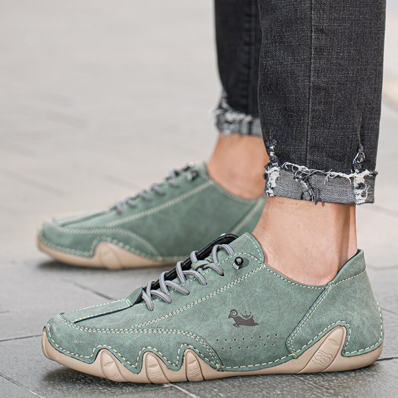 Chaussures unisexes confortables. Modèle élégant et moderne.  Semelles souples et respirantes.