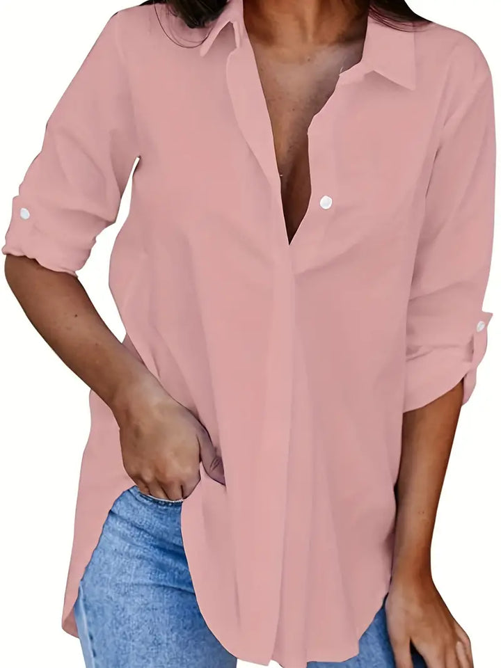 Chemise blanche ajustée, coupe élégante et intemporelle.  Parfait pour toutes occasions.