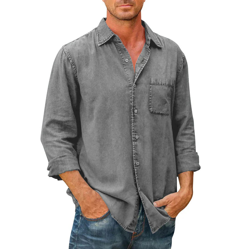 Chemise homme décontractée boutonnée, idéale pour un look casual ou semi-formel, polyvalente.