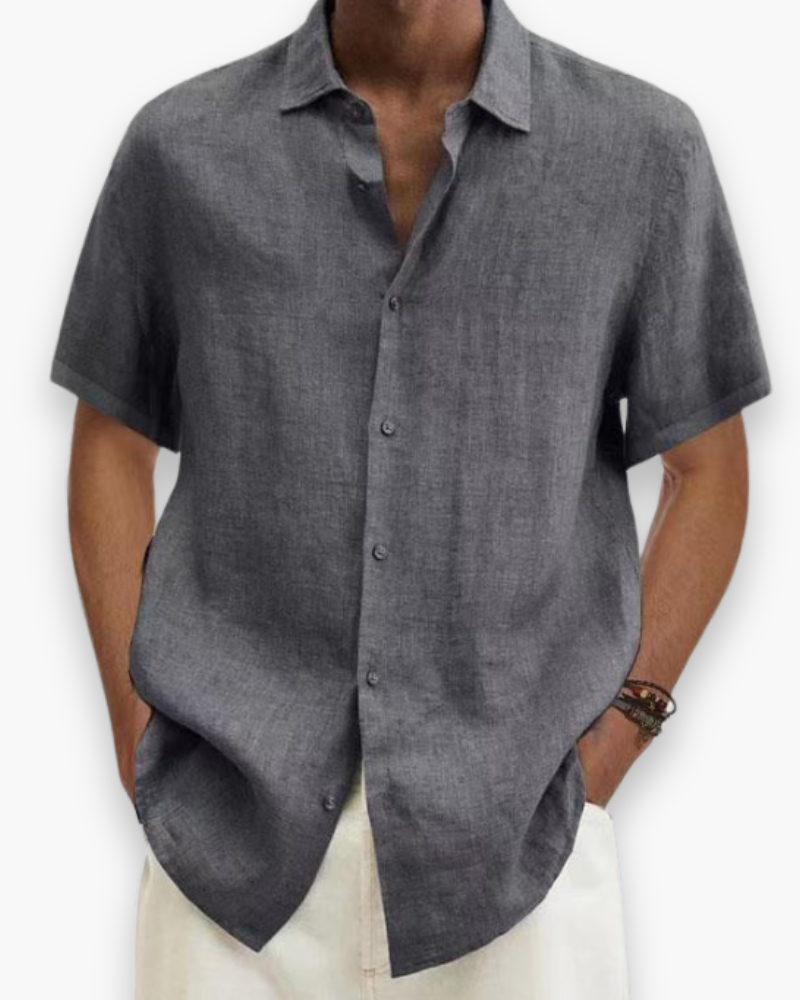 "Chemise casual chic homme à manches courtes, tissu respirant, élégance décontractée idéale pour temps chaud"
