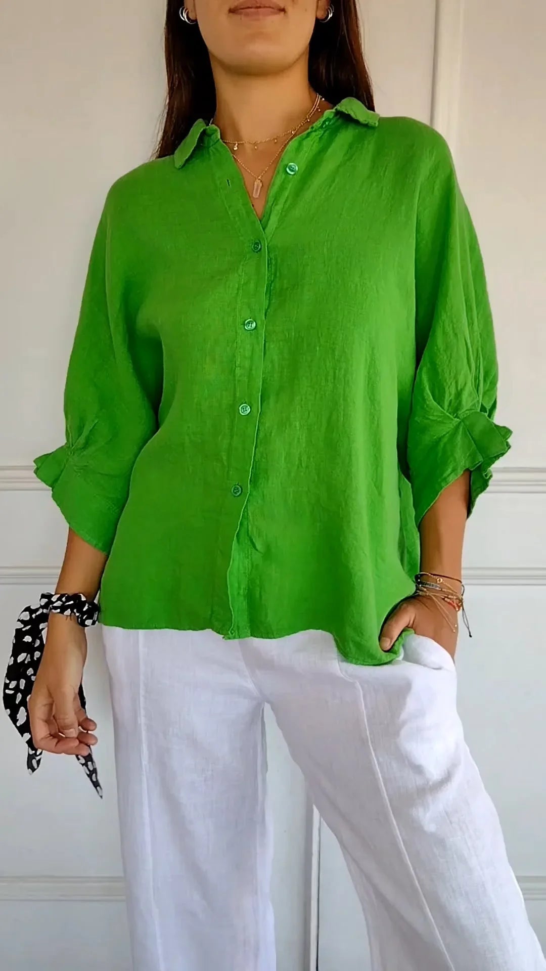 Chemise Claudia en coton-lin, motif noué, élégante et confortable pour toutes occasions, style estival féminin.