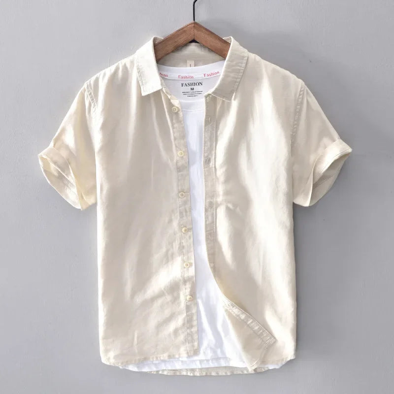 "Chemise décontractée jaune en lin pour hommes, col classique, idéale pour été et soirées élégantes."