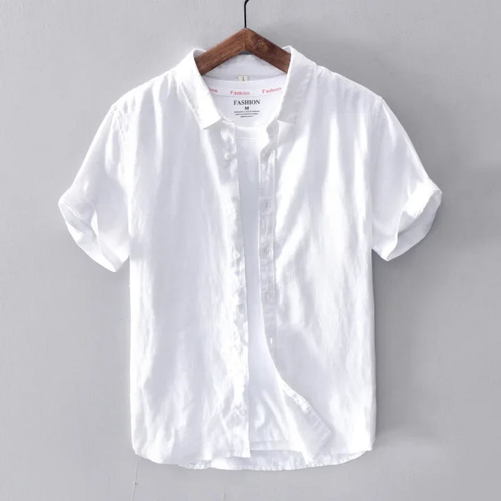 "Chemise décontractée jaune en lin pour hommes, col classique, idéale pour été et soirées élégantes."