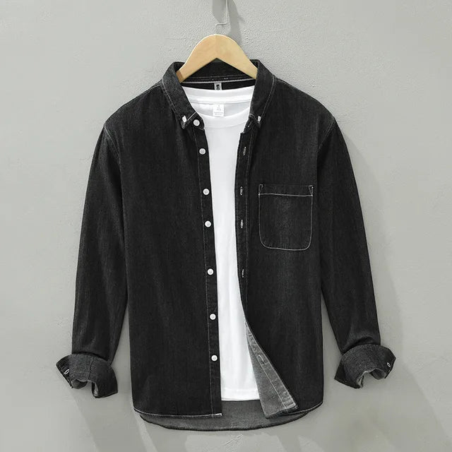 Chemise denim homme, coupe classique. Denim robuste, coton de qualité.  Style intemporel, parfait pour toutes occasions.