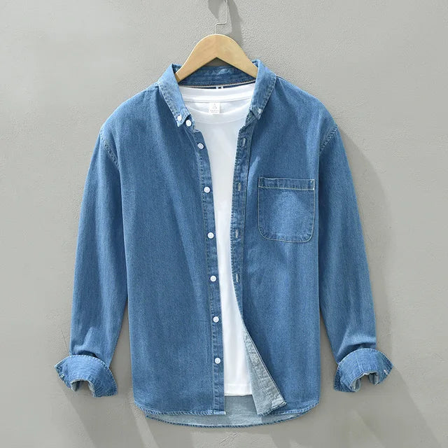 Chemise denim homme, coupe classique. Denim robuste, coton de qualité.  Style intemporel, parfait pour toutes occasions.