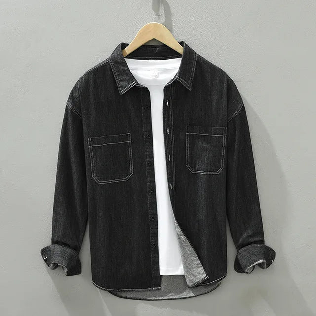 Chemise denim homme, coupe classique. Denim robuste, coton de qualité.  Style intemporel, parfait pour toutes occasions.