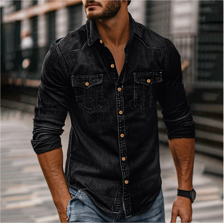 Chemise denim homme, coupe classique, poches poitrine, plusieurs couleurs.  Style décontracté et indémodable.