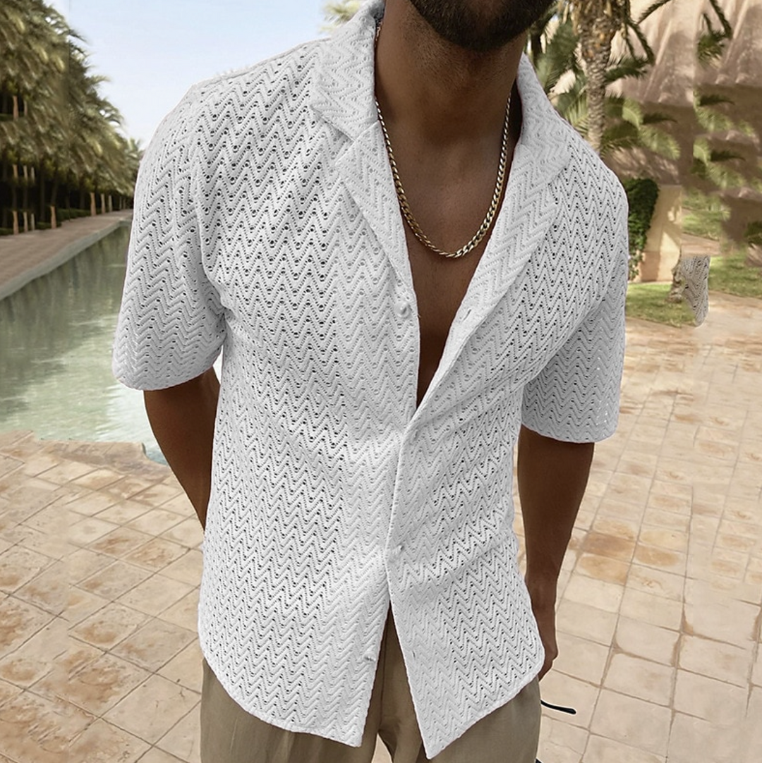 Chemise d'été en coton léger pour homme, coupe ample, style décontracté, idéale pour les journées chaudes et ensoleillées.