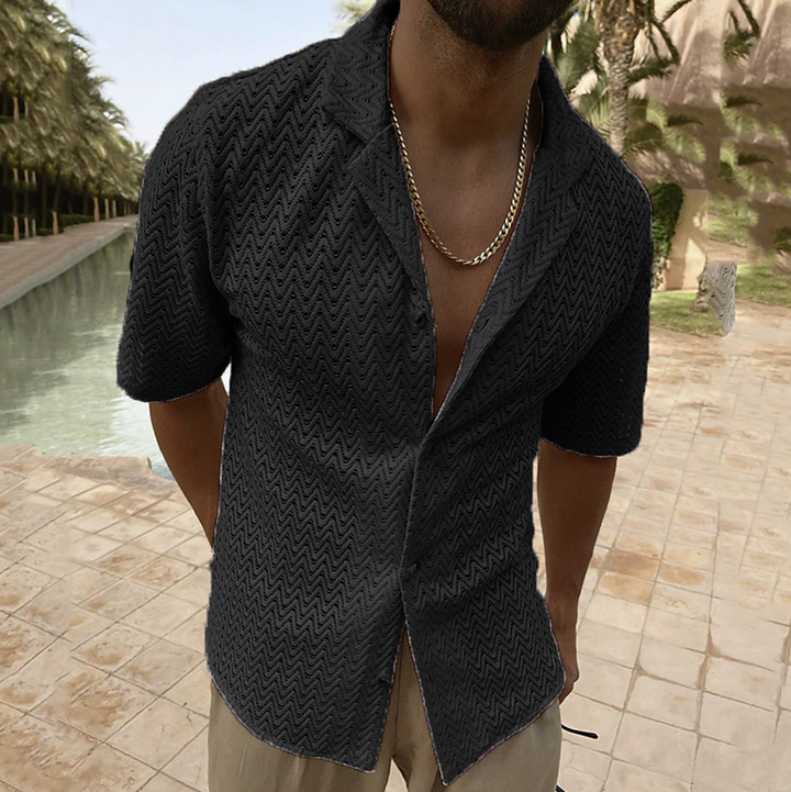 Chemise d'été en coton léger pour homme, coupe ample, style décontracté, idéale pour les journées chaudes et ensoleillées.