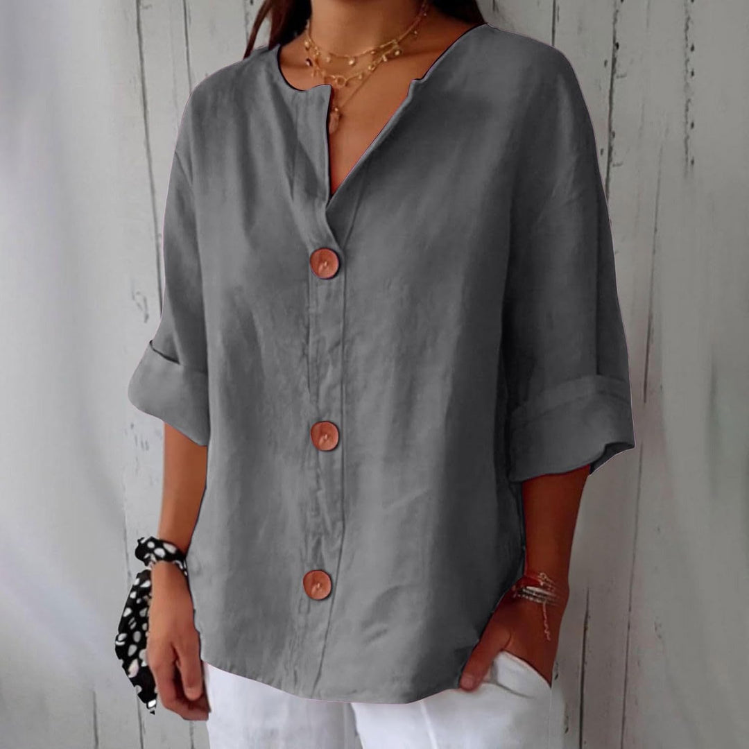 "Chemise d'été en lin léger, femme, coupe fluide, confortable et respirante, parfait pour les journées chaudes estivales."