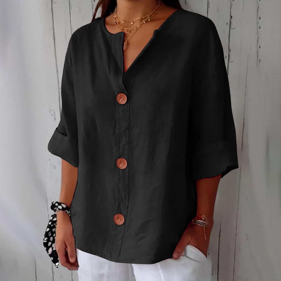 "Chemise d'été en lin léger, femme, coupe fluide, confortable et respirante, parfait pour les journées chaudes estivales."