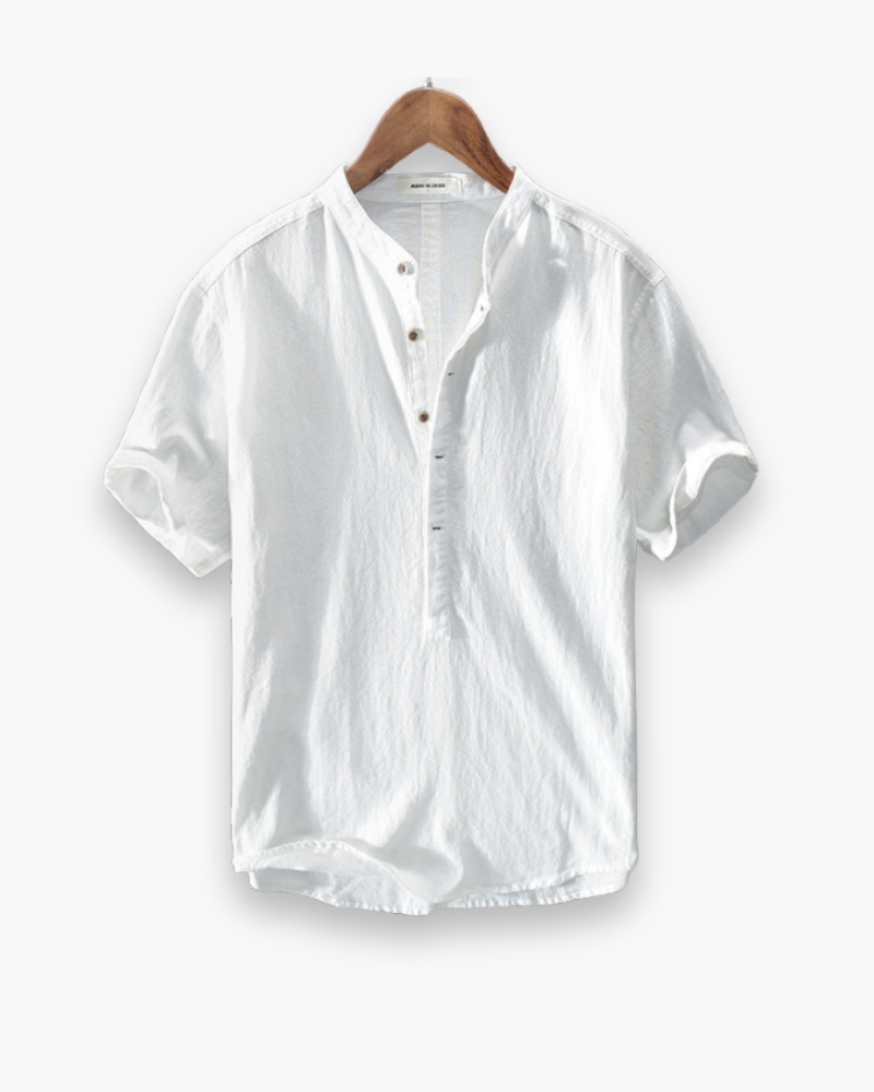 Chemise d'été légère homme, manches courtes, tissu respirant, idéale pour style estival chic et confortable.