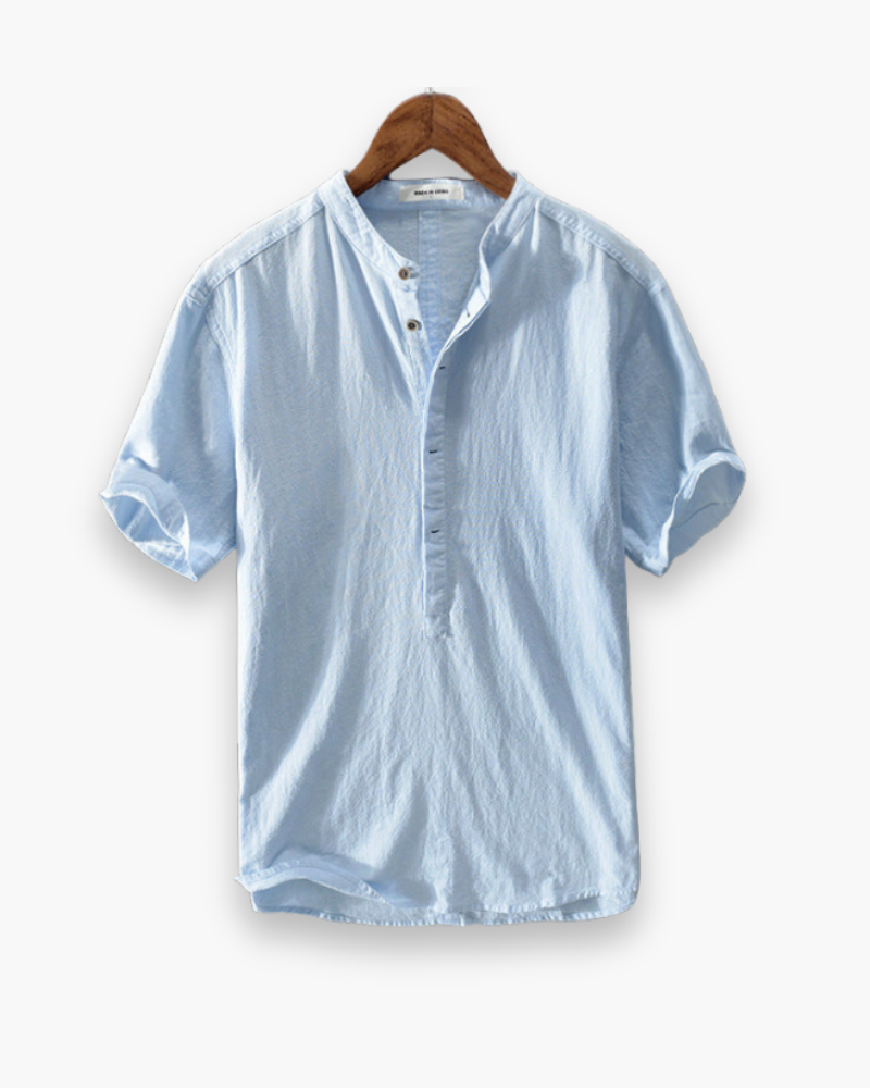 Chemise d'été légère homme, manches courtes, tissu respirant, idéale pour style estival chic et confortable.