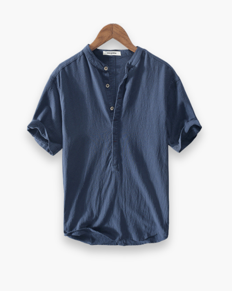 Chemise d'été légère homme, manches courtes, tissu respirant, idéale pour style estival chic et confortable.